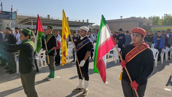 آیین نواختن زنگ استکبار ستیزی و یادواره وطن یار در هنرستان آیت الله خامنه‌ای بجستان
