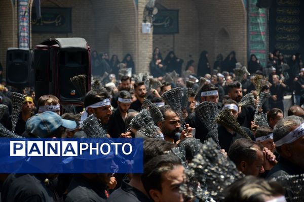 عزاداری ظهر عاشورا در شهر بافران 