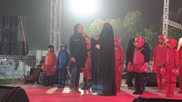 مانور ورزشی دانش آموزان در شب افتتاحیه جشنواره خانواده ورزش 