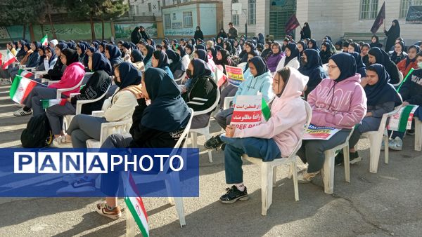 مراسم سیزدهم آبان ماه در مدرسه الزهرا با هدف استکبار ستیزی 