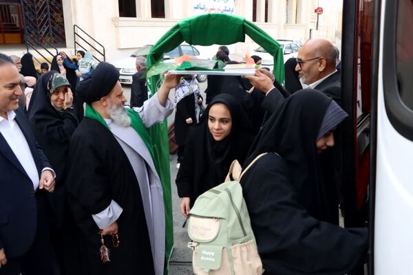 اعزام دانش‌آموزان دختر یزدی به سفر معنوی حج عمره