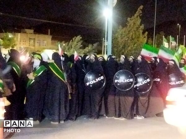 رژه بانوان بسیجی در شهر تفت