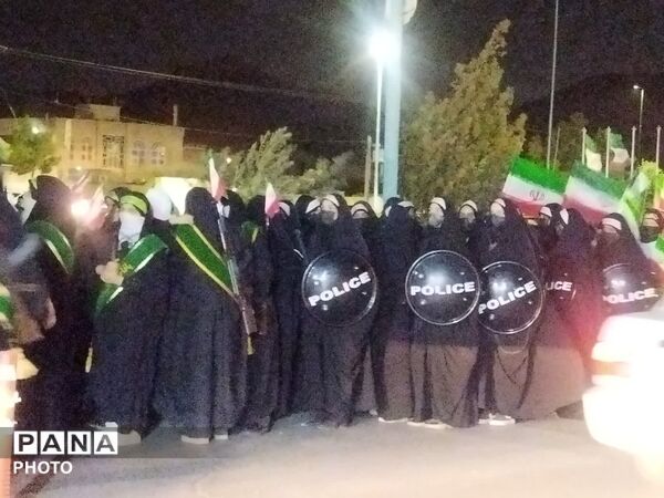 رژه بانوان بسیجی در شهر تفت