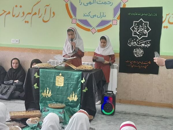 مراسم معنوی روضه حضرت فاطمه زهرا (س) در دبستان فردوس