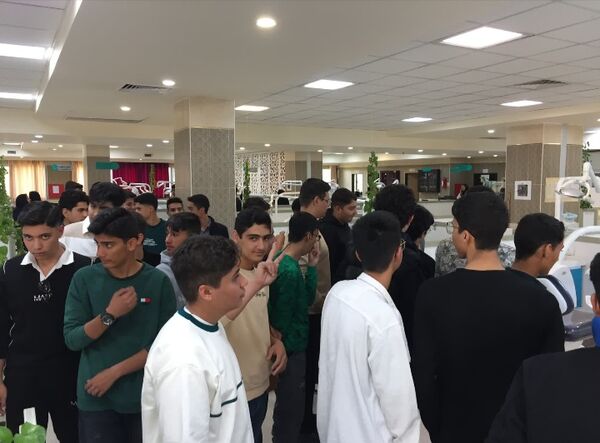 بازدید دانش آموزان دبیرستان نمونه آیت‌الله خامنه‌ای از دانشکده دندانپزشکی دانشگاه فردوسی مشهد