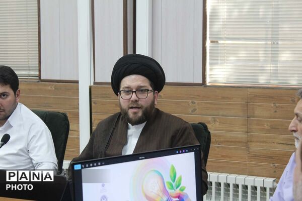 نشست شورای اندیشه‌ورز سازمان دانش‌آموزی استان قم