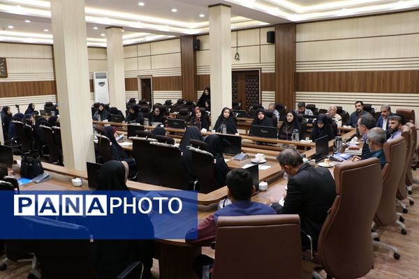 جلسه رابطین بسیج مدارس در سالن معلم ناحیه دو شهرری