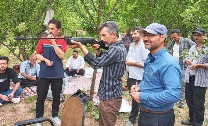 برگزاری مسابقات دارت و تیراندازی با تفنگ بادی در روستای گردشگری زوارم شیروان