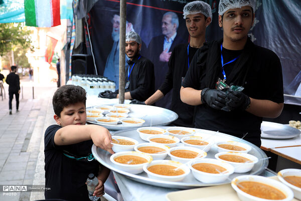 موکب وزارت آموزش و پرورش از از زائران و تشییع‌کنندگان پیکر رهبر شهید