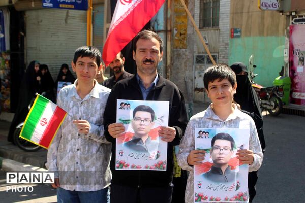 آیین تشییع پیکر دانش‌آموز شهید «سید محمد حسینی مقدم»