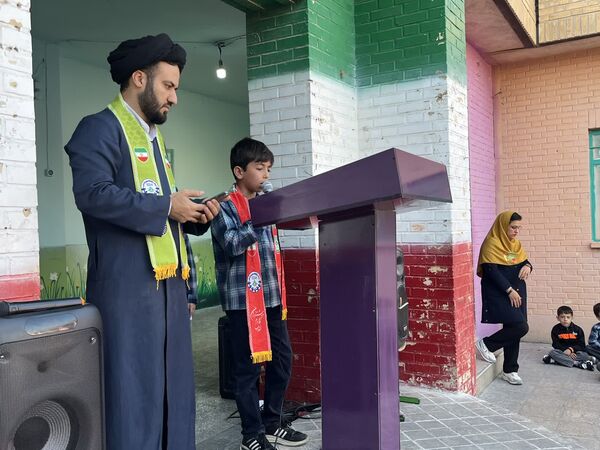 افتتاح کتابخانه راهرویی خلاقانه در دبستان امام خمینی(ره) گناوه