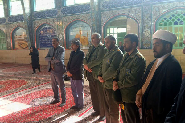 استقبال بی‌نظیر دانش‌آموزان و فرهنگیان شهرستان آباده از شهید گمنام
