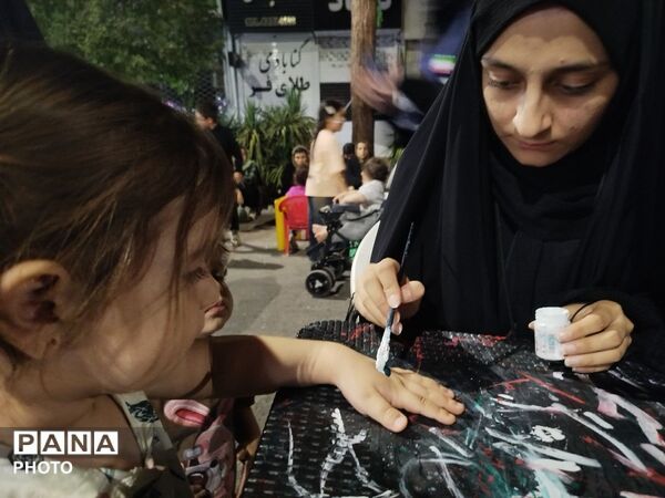 سرگرمی کودکان در غرفه کودک فرهنگیان