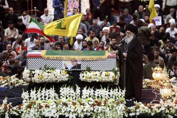 جلوه‌هایی از مراسم وداع با پیکر سردار شهید «نیلفروشان» در قم