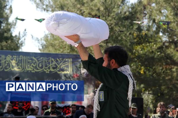 تشییع و خاکسپاری شهید گمنام در باغ جنت شیراز