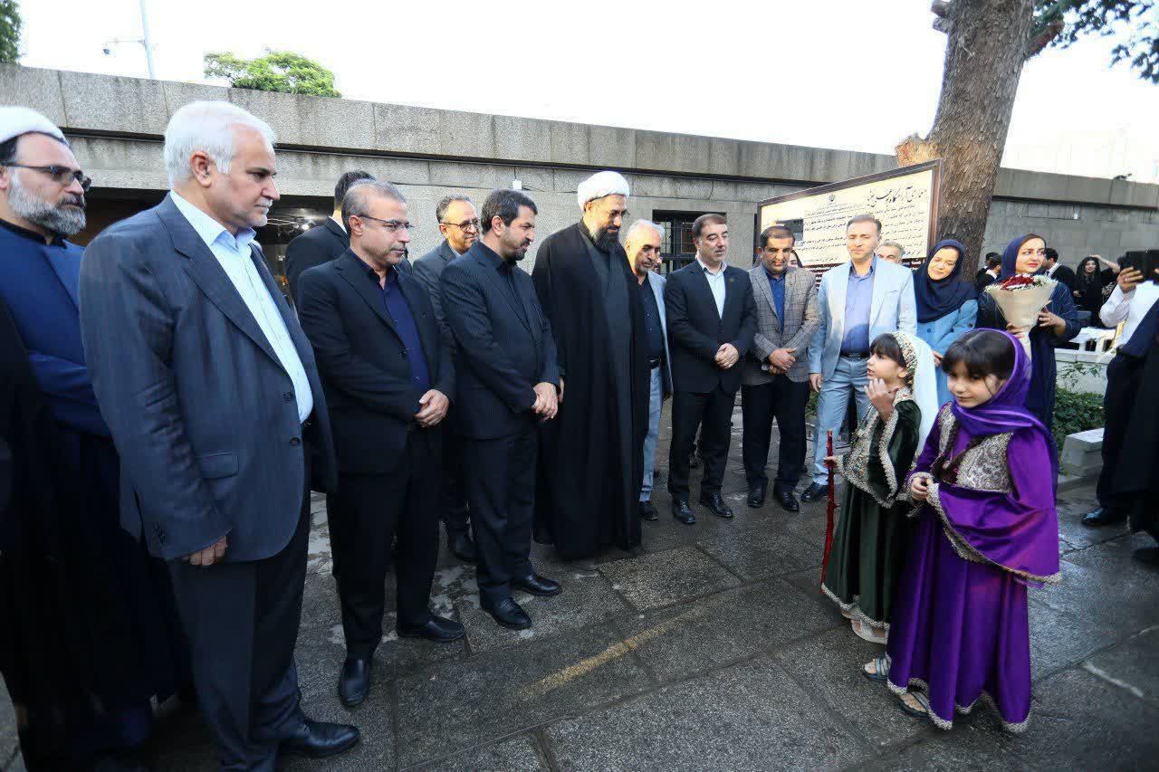 مراسم بزرگداشت بوعلی‌سینا و روز همدان با حضور مسئولان و مردم برگزار شد