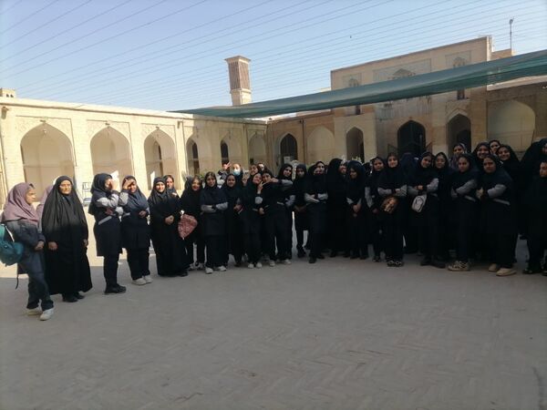 اردوی یزدگردی دانش‌آموزان پایه نهم دبیرستان فاطمه‌الزهرا (س)