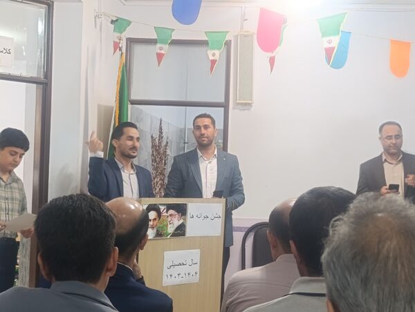 جشن جوانه‌های دبیرستان دوره اول نمونه دولتی پژوهش آشخانه