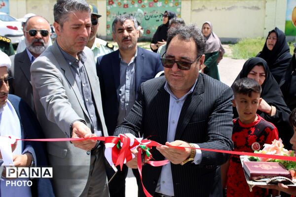 افتتاح زمین چمن مصنوعی در مدرسه شهید صفدری سه گنبد 