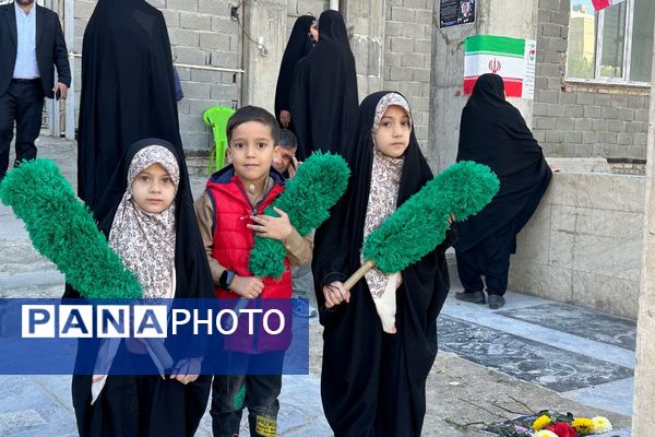 غبارروبی مزار شهدا در امام زاده حسن(ع) نسیم‌شهر