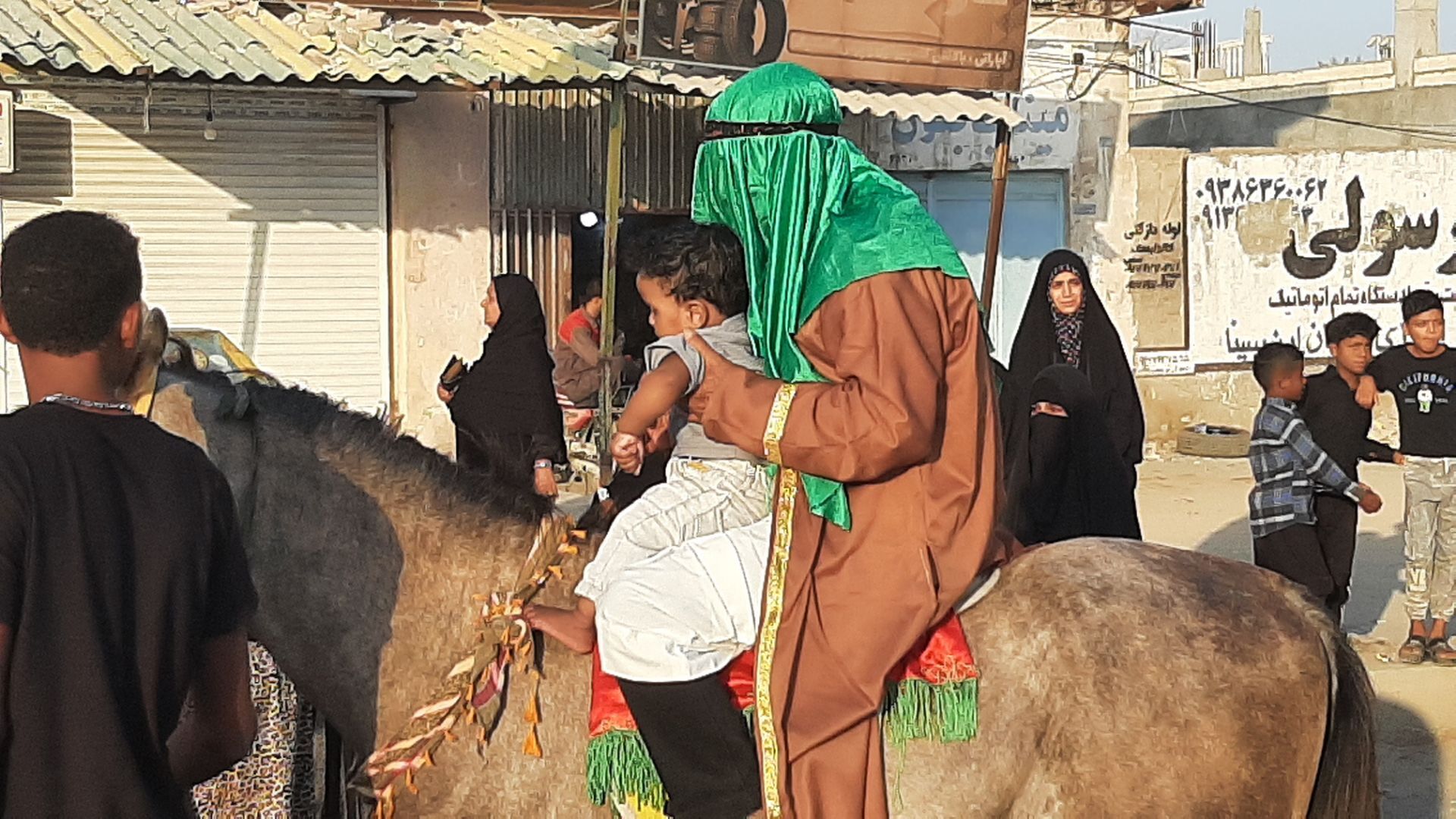 حرکت نمادین کاروان امام حسین (ع) به همت هیئت فاطمیون در میناب