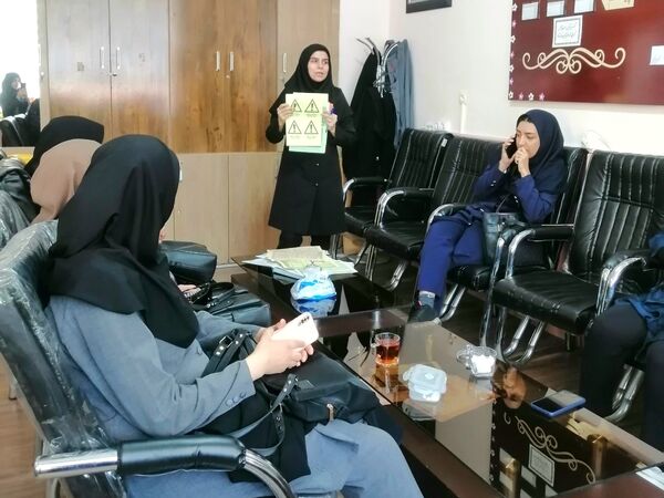 مانور زلزله و آموزش اطفای حریق و ایمن سازی در مدرسه شهید جواهری دو 