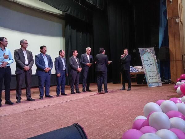 جشن پایان سال تحصیلی در دبیرستان نمونه دولتی آیت الله خامنه ای کاشمر