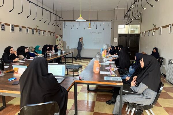 کارگاه آموزشی «مهارت‌های برقراری ارتباط با نوجوان » در هنرستان قدس ناحیه دو شهرری 