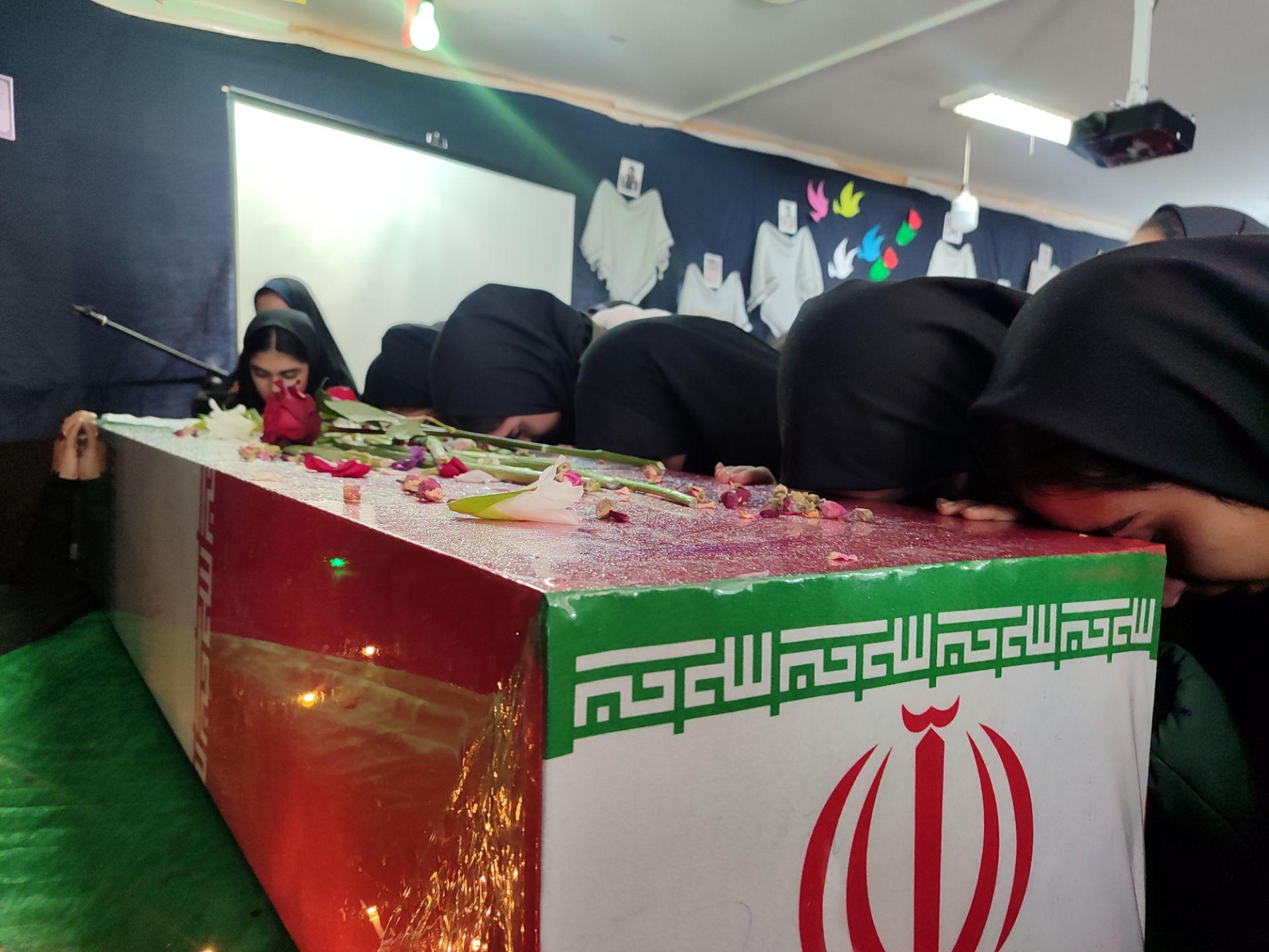 بازگشت قهرمان خاموش؛ شهر در آغوش شهید گمنام