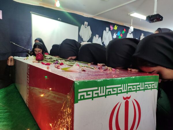 بازگشت قهرمان خاموش؛ شهر در آغوش شهید گمنام