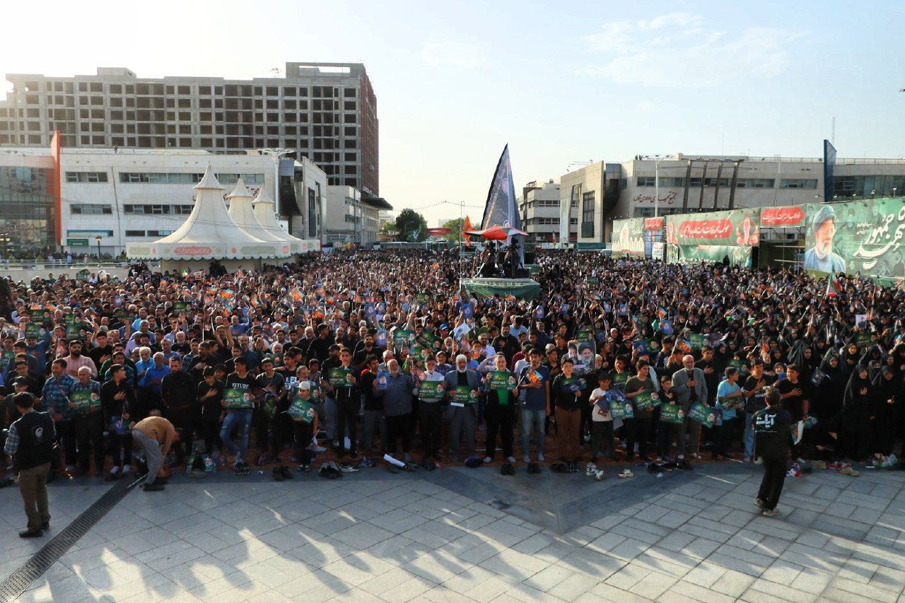 نخستین سالگرد خادم‌الرضا (علیه‌السلام) شهید آیت‌الله سید ابراهیم رئیسی در عرصه میدان شهدا مشهد 