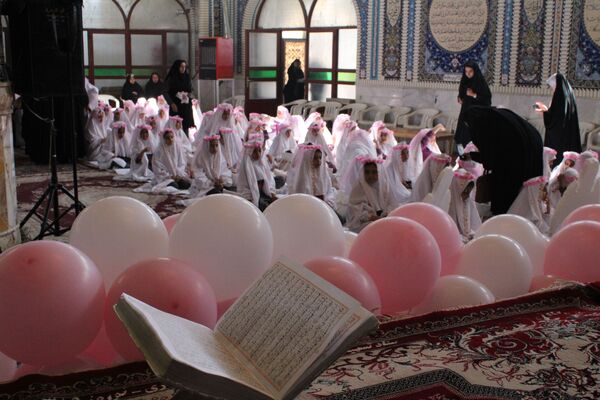 جشن تکلیف دانش‌آموزان دختر شهرستان بن 