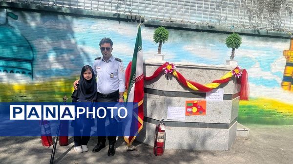 نور امید در دل آتش تجلیل از قهرمانان مدرسه مهندس رحمانی فرد در روز آتش‌نشان