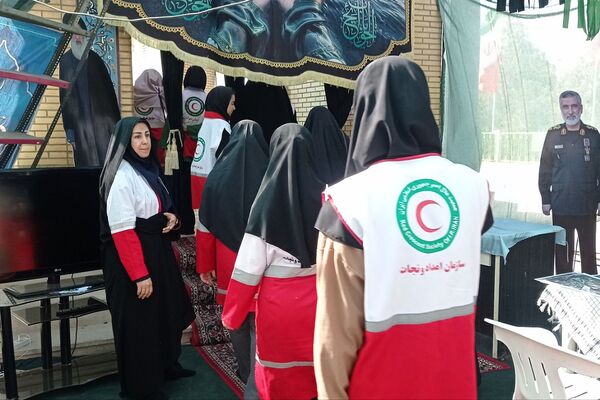رژه اقتدار هلال‌احمری‌ها در شهرستان پیشوا به مناسبت هفته دفاع مقدس
