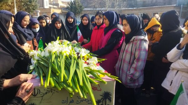 وداع شور انگیز با شهید گمنام در مدارس شهرستان اسکو