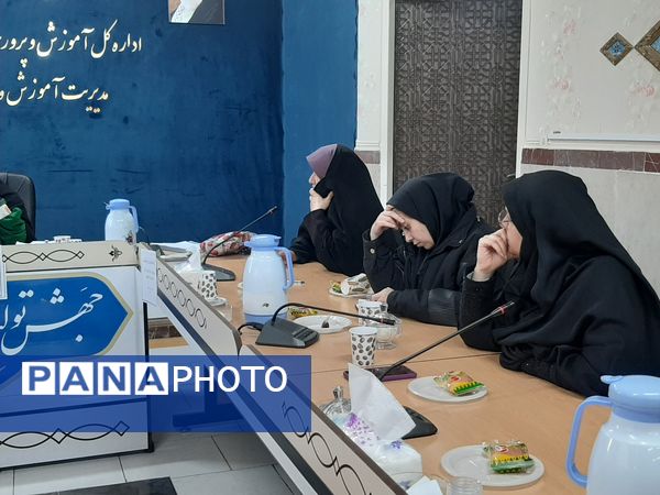 کارگاه تحکیم بنیان خانواده با محوریت مهارت‌های ارتباطی والدین با فرزندان و مهارت‌های ارتباط موثر