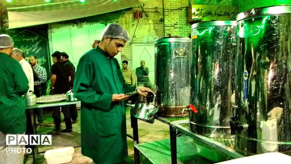 طعم خدمت و محبت؛ عطر فاطمی در «چایخانه حضرت زهرا (س)» پیچید