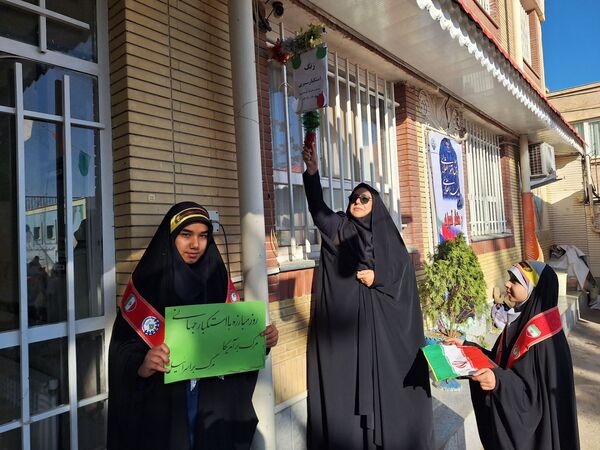 طنین شعارهای ضد استکباری در شاندیز