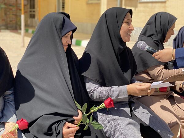 معلمان، مشعل‌داران راه آگاهی در آیینه‌ مهر و خرد