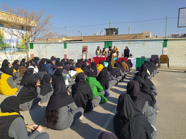 انتخابات شورای دانش آموزی در دبیرستان دخترانه امید 