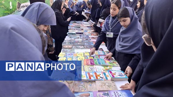 هفته کتاب و کتابخوانی در دبیرستان بهار آزادی قائمشهر