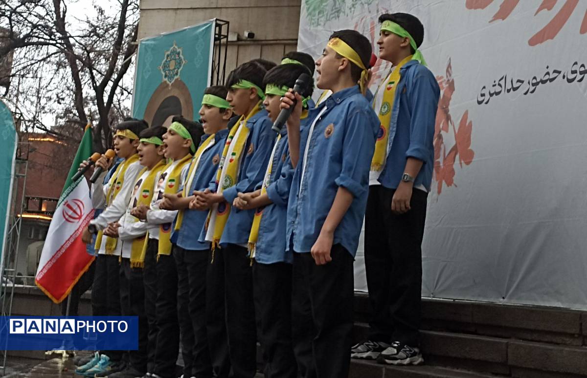 باران هم حریف عشق به وطن نشد