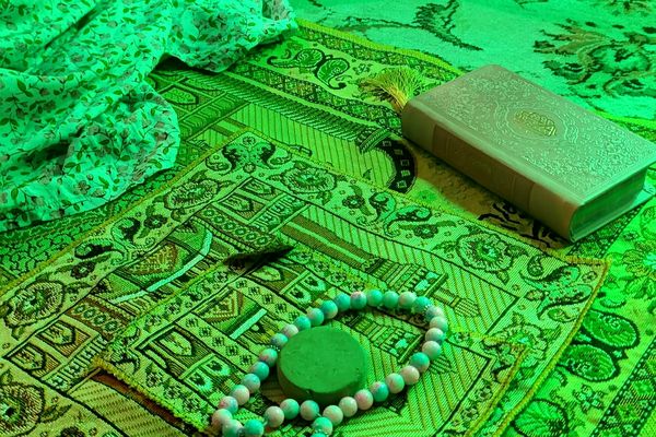 آغاز آیین معنوی اعتکاف در مصلای اسلامشهر با حضور گسترده نوجوانان