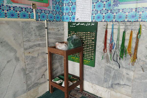 غبارروبی نماز‌خانه‌های مدارس شهرستان ملارد در آستانه آغاز سال تحصیلی 