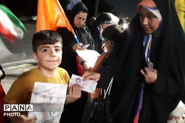 دست‌های کوچک نوآموزان در انتظار بدرقه‌ای بزرگ

