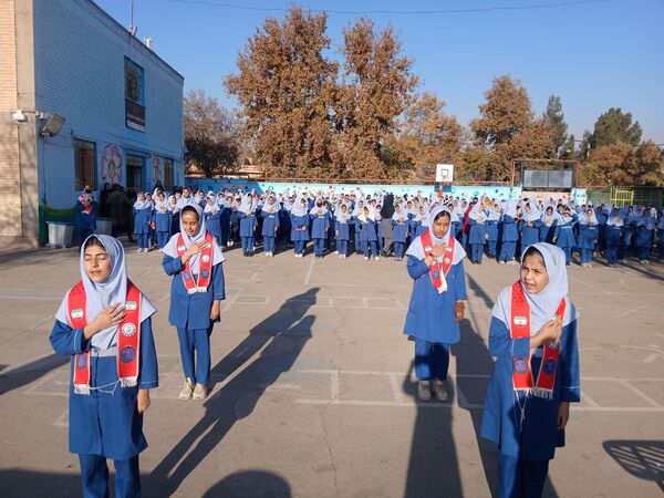 مراسم صبحگاهی در مدرسه دخترانه بنت الهدی صدر۲ 