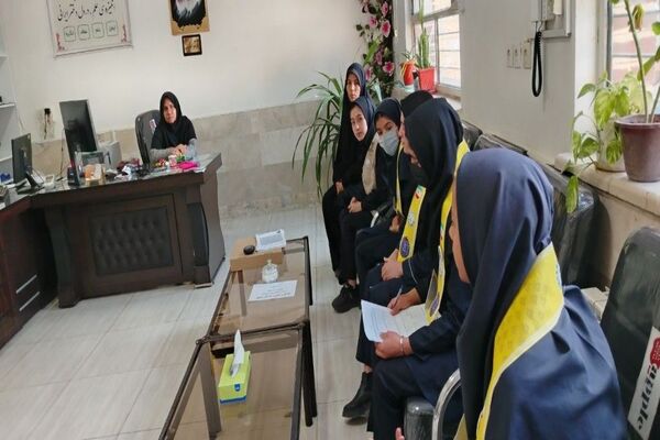 اولین جلسه شورای دانش آموزی در دبیرستان شهید مجید دهنوی  نیشابور