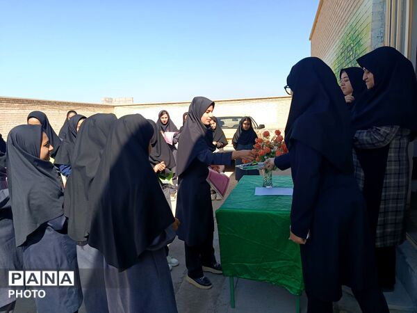 تجلیل از شاگردان برتر مدرسه گلشاد خلیل آباد