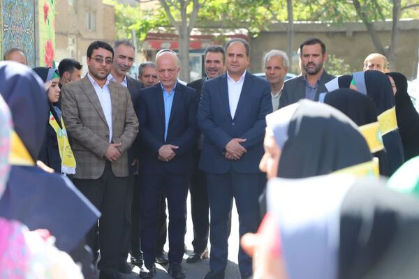 جشن عاطفه‌ها در دبیرستان ۱۳ آبان تبریز