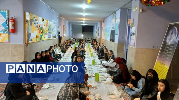 برگزاری محافل انس با قرآن و مراسم افطاری در مدارس شهرستان ملارد 